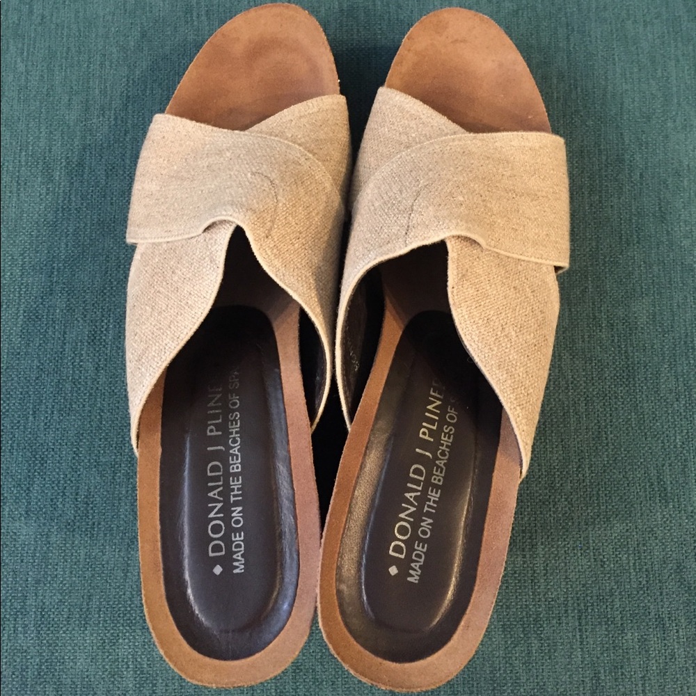 Donald pliner elastic wedges